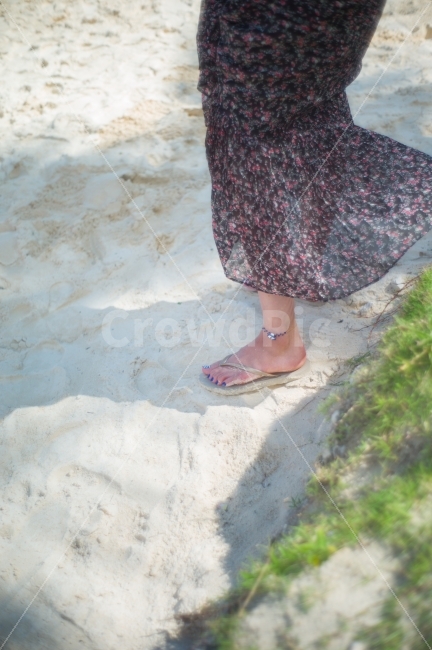 여행,발,발찌,해변,여유로움,바람,모래,바다,치마,travel,foot,beach,wind,sand,sea,skirt,anklebracelet,해변,바다,beach,sea,사람,인물,인간,human,person,여성,여자,woman,female,lady
