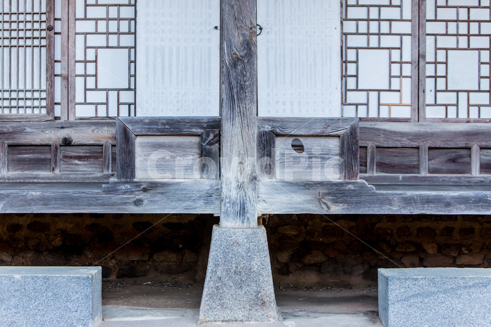 Floor,stepping stone,Cultural Heritage,old house,headstone,windows,traditional house