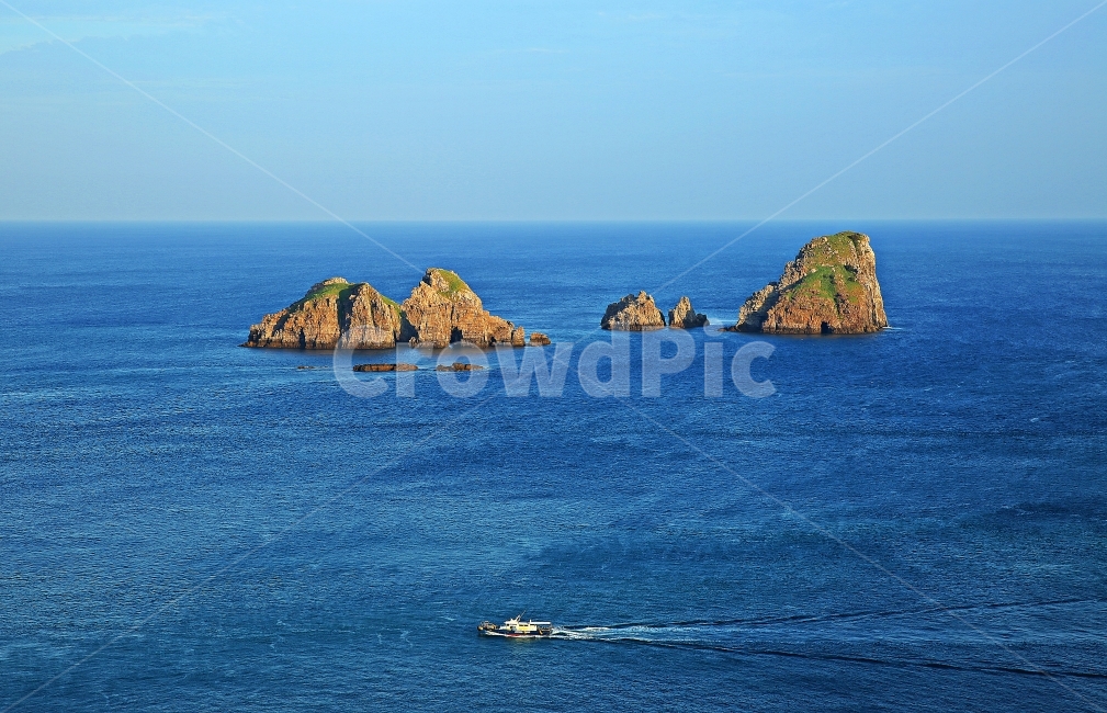 홍도,홍도의여름,청해,바다,여름바다,자연,풍경,nature,landscape,한국자연풍경,한국자연경관,korea nature landscape,교통,교통수단,traffic,transportation,outdoors,옥외,land,땅,sea,water,물,ocean,대양,shoreline,해안선,coast,연안