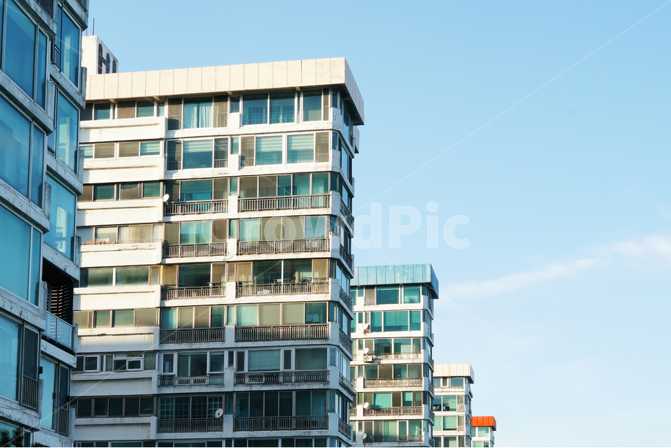 아파트,건물,집,빌딩,오래된,낡은,창문,높은,오후,저녁,햇살,apartment,apt,building,house,home,old,vintage,windows,high,evening,afternoon,sunshine,빈티지,도시,풍경,city,landscape,한국도시풍경,한국도시경관,korea cityscape,건축물,건물외관,exterior,building,structure,architecture,construction,시티,high rise,고층 건물,town,urban,어반,apartment building