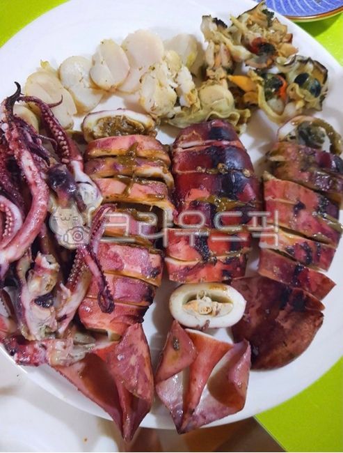 Steamed whole squid,snack,Fishery Mule,scallop,ingredients,Steamed,cooking,Steamed clams,seafood,Steamed scallops,Drink snacks,Steamed dish,cook,food,meal,dish,Steamed squid,Steamed seafood,calamari,animated,clam,mukbang,fresh