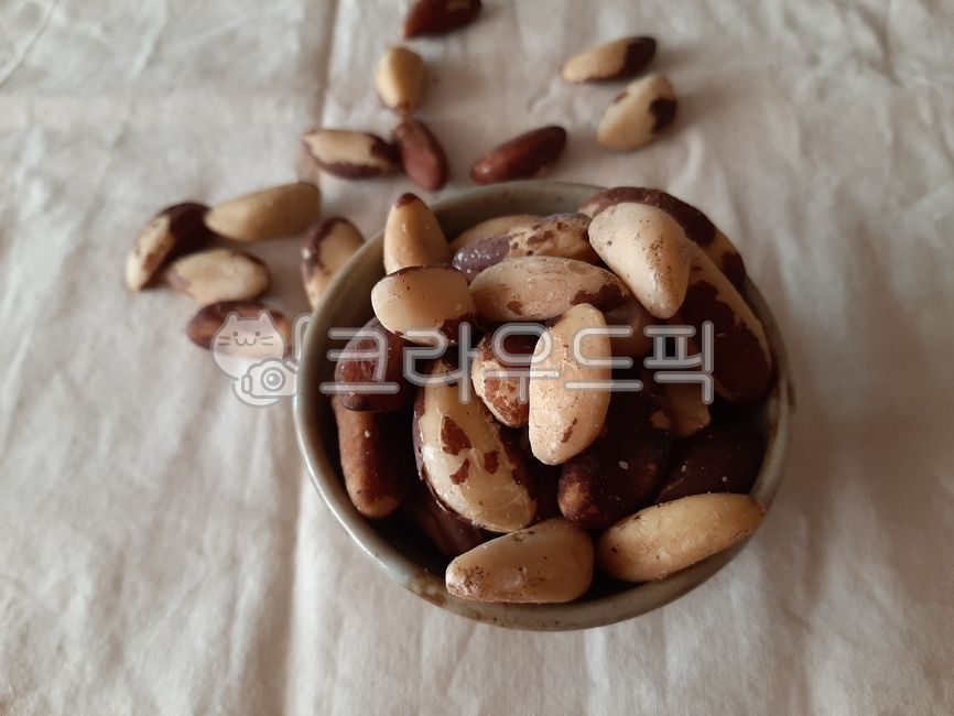 견과류,브라질너트,너트,food,음식,plate,그릇,nut,견과