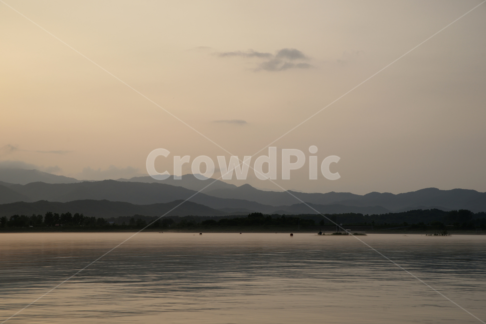 nature,자연,outdoors,옥외,water,물,sunset,하늘,sky,sunlight,dusk,dawn,redsky,landscape,붉은하늘,풍경,강원도,춘천,소양호,새벽,일몰,황혼,자연,풍경,nature,landscape