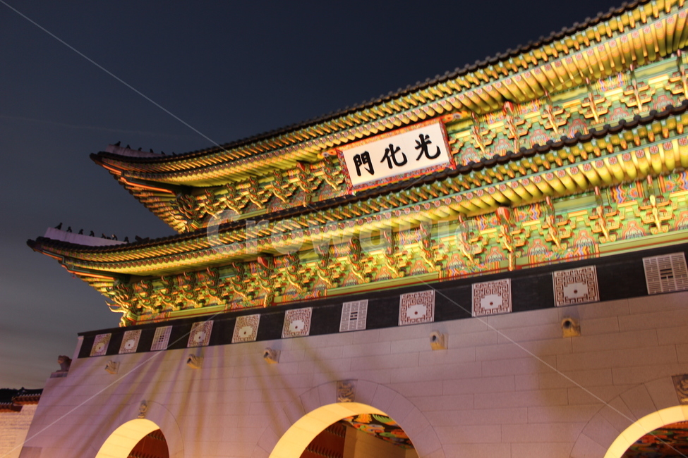 궁궐,문화,경복궁,전통,전통문양,유적지,기와,문화재,여행,한국,대한민국,불빛,심야,감성,색채,색감,색상,야경,밤,풍경,nightscape,night,landscape,한국전통,한국문화,korean traditional,korean culture,랜드마크,landmark,tourist attraction,한국랜드마크,한국관광지,한국명소,korea landmark,korea tourist attraction,건축물,건물외관,exterior,building,structure,architecture,construction