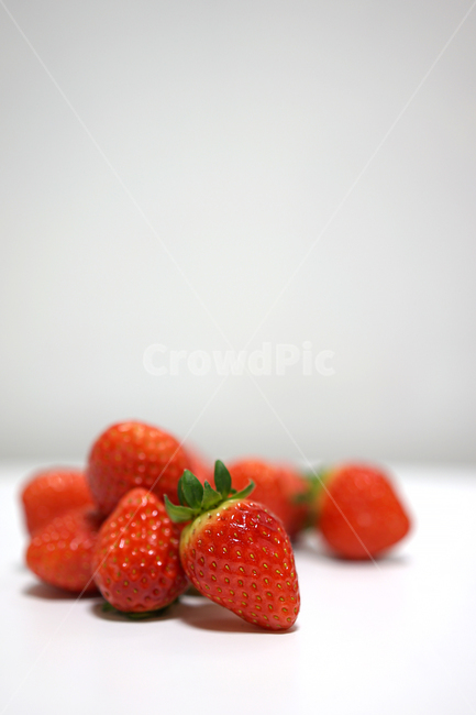 딸기,strawberry,과일,음식,겨울철과일,빨강,레드,red,베리,신선,스트로베리,음식,식재료,요리,food,cook,meal,dishes,food reserves,과일,열매,fruit
