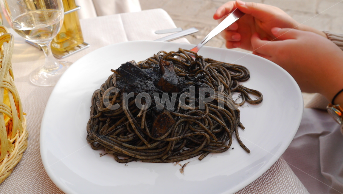 먹물파스타,유럽,요리,음식,맛집,음식,식재료,요리,food,cook,meal,dishes,food reserves,면류,면요리,noodles,양식,서양음식,서양요리,western food,western dishes,western meal,western cook