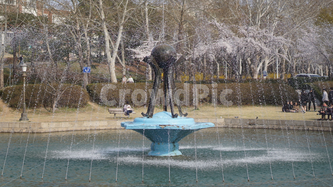 경북대학교,일청담,일청담분수,분수,봄,시원함,조각상,동상,석상,조형물,statue,bronze statue,stone statue