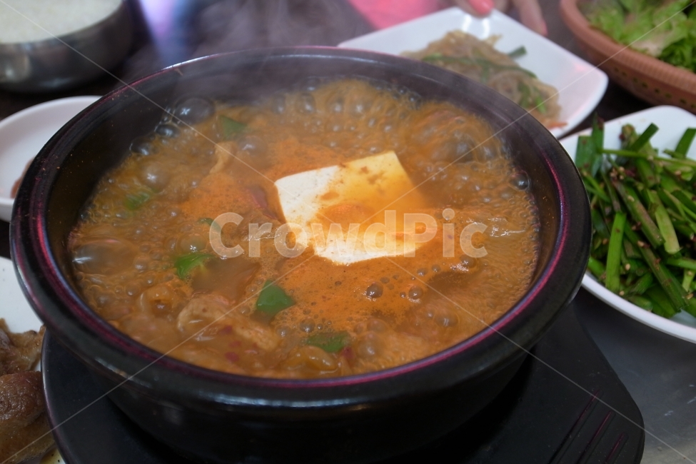 뚝배기,점심식사,김치찌개,백반,점심,음식,식재료,요리,food,cook,meal,dishes,food reserves,한식,한국음식,한국요리,korean food,korean dishes,korean meal,korean cook