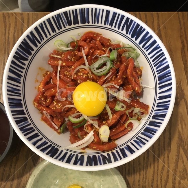 음식,요리,식사,밥,덮밥,육회,food,dish,meal,bowl,사발,단무지,음식,식재료,요리,food,cook,meal,dishes,food reserves