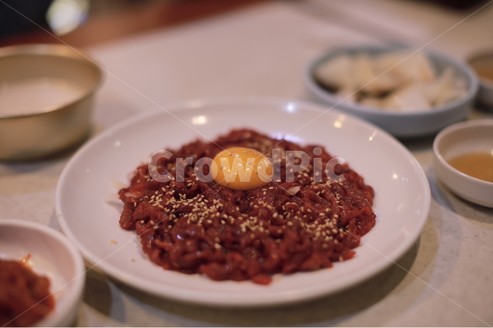 먹거리,간식,분식,한식,한국음식,육회,고기,육고기,계란노른자