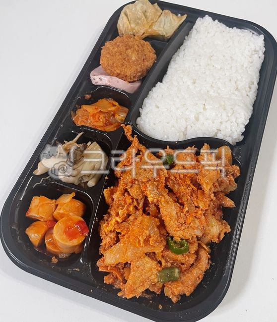 white rice,seasoning,Oyster Mushroom,Stirfried pork,sausage,pork,rice side dish,Eating alone,pig,side dish,disposable container,ham,Stirfried ham,ingredients,Stirfried Kimchi,cooking,Bulbaek,mushroom,Stirfried mushrooms,dumpling,Sausage,kimchi,cook,Stirfr