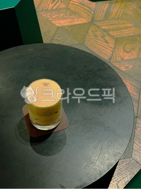 커피,카페,테이블,커피테이블,가구,furniture,table,coffeetable,tabletop,테이블탑,라떼,인테리어