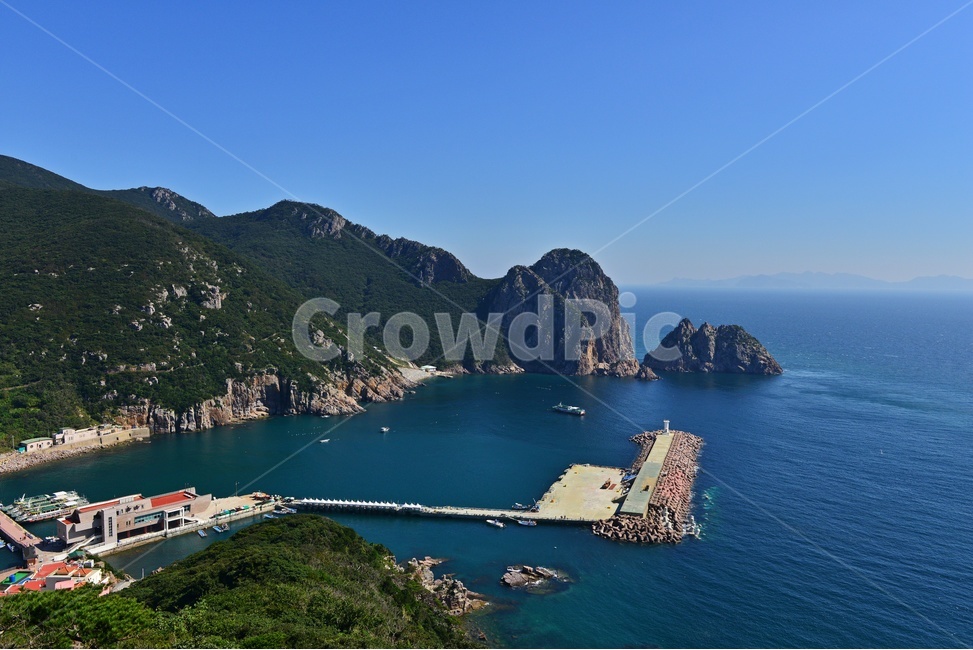 낭떠러지,cliff,nature,자연,outdoors,옥외,water,물,shoreline,해안선,sea,바다,ocean,대양,coast,연안,promontory,신안,홍도,홍도항,다도해해상국립공원,자연,풍경,nature,landscape