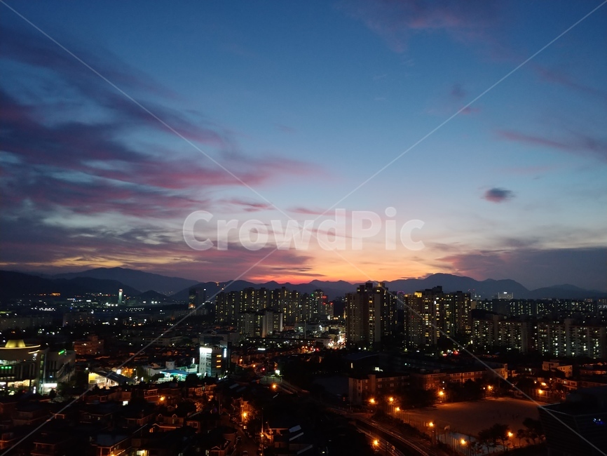 노을,아파트,해,구름,야경,가로등,학교,도시,건물,풍경,동네,집,시야