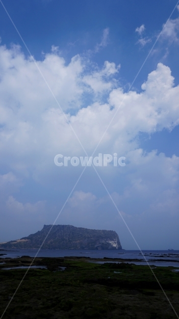 성산일출봉,제주도,광치기해변,광고,맑은하늘,맑은바다,깨끗한나라,소주,표지,달력,제주여행,맑은날,미세먼지,공기청정기,파란하늘,산소,자연,풍경,nature,landscape,한국자연풍경,한국자연경관,korea nature landscape,해변,바다,beach,sea,제주도,jeju,jeju island,outdoors,옥외,land,땅,ocean,대양,water,물,shoreline,해안선