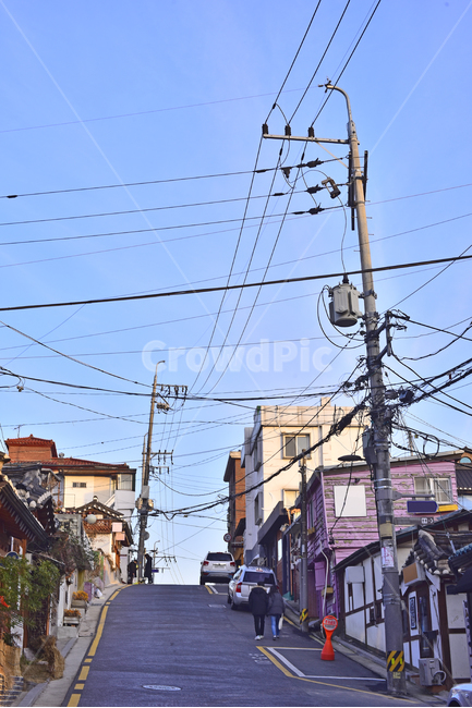 transformer,film sensibility,scenery,house,building,vehicle,automobile,hill road,emotional photography,car,road,human,Black and white photography,retro,people,wire,dry building,outdoors,vintage,person,silhouette,telephone pole,alleyway
