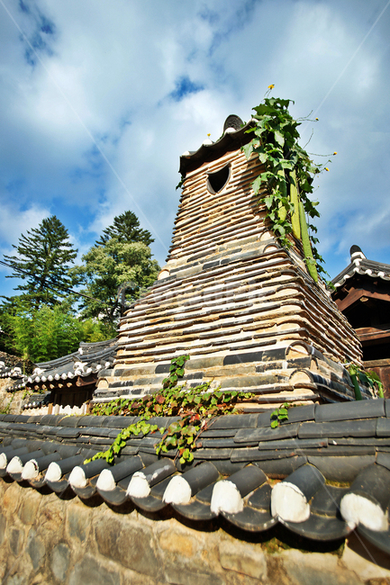 마곡사,굴뚝,공주,태화산,고건축,불교양식,전통,한국전통,한국문화,korean traditional,korean culture,조각상,동상,석상,조형물,statue,bronze statue,stone statue,건축물,건물외관,exterior,building,structure,architecture,construction