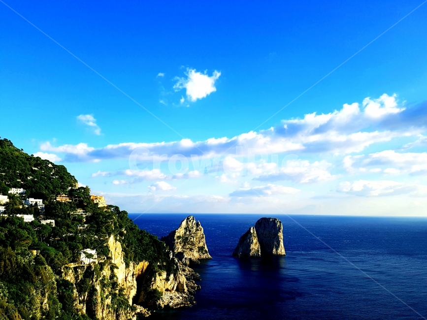 자연,파도,섬,물,구름,하늘,파란색,푸른색,자연,풍경,nature,landscape,outdoors,옥외,sea,바다,ocean,대양,water,shoreline,해안선,cliff,낭떠러지,land,땅,coast,연안