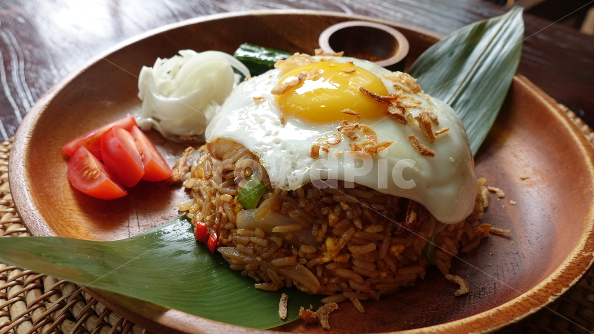 음식,food,meal,dish,식사,계란,계란노른자,egg,eggyork,eggfry,계란프라이,볶음밥,계란후라이,노른자,나시고랭,나무그릇,목기