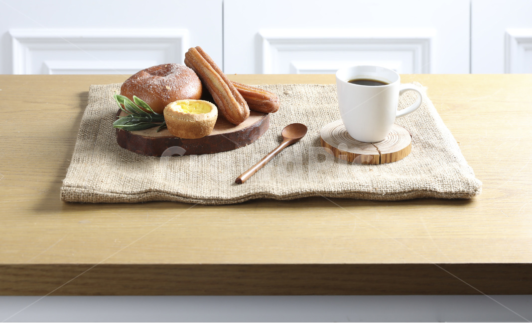식사,음식,빵,브레드,주방,쿠킹,meal,bread,아침,런치,베이커리,부엌,식탁,food,밀가루음식,테이블웨어,나무,원목,wood,손,남자,hand,커피,coffee,morning,음식,식재료,요리,food,cook,meal,dishes,food reserves,빵,bread,연출,컨셉,콘셉,direction,concept