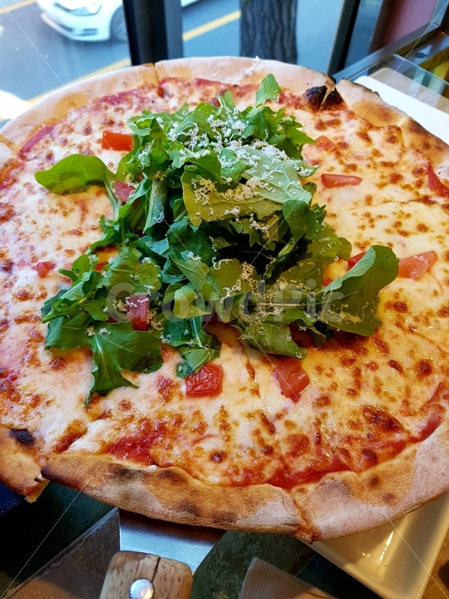피자,음식,루꼴라,식사,맛있는,치즈,한끼,배고픈,이태리,이탈리아,화덕피자,음식,식재료,요리,food,cook,meal,dishes,food reserves,양식,서양음식,서양요리,western food,western dishes,western meal,western cook