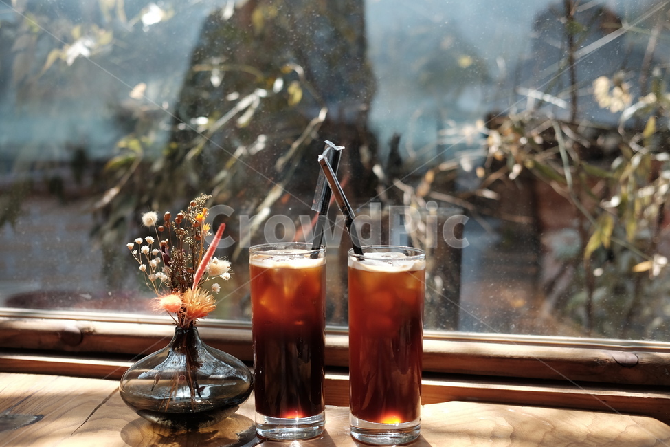 date,atmosphere,espresso,long black,longblack,defuser,americano,two pairs,sunlight,cafe,cafe dessert,coffee,Americano,autumn