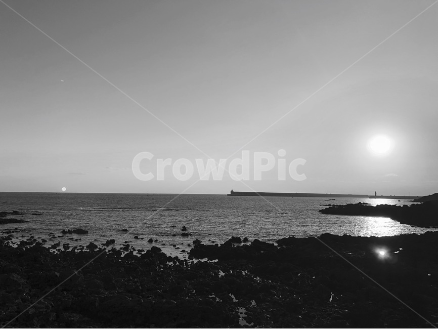 제주,바다,일몰,석양,흑백,자연,풍경,nature,landscape,한국자연풍경,한국자연경관,korea nature landscape,해변,바다,beach,sea,제주도,jeju,jeju island,흑백,모노톤,monochrome,black and white,flare,플레어,light,빛