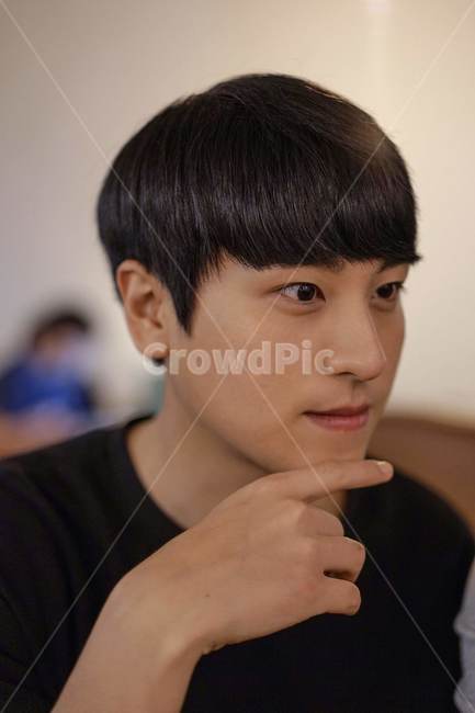 남성,남자,청년,표정,얼굴,눈빛,시선,인물,사람,인물,인간,human,person,얼굴표정,facial expression,face,남성,남자,man,male,감정표현,기분,feeling,emotion