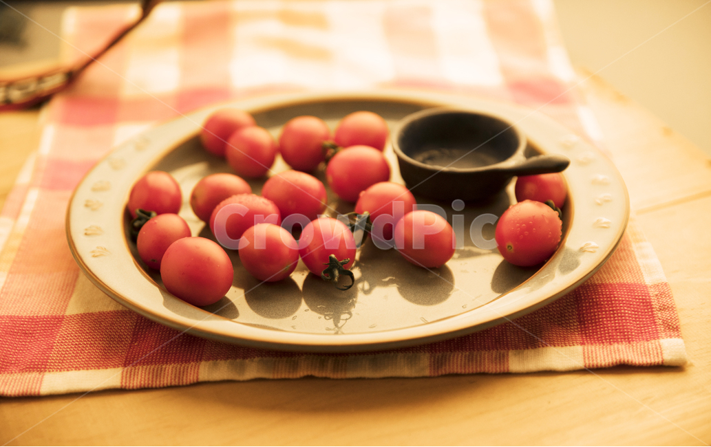 테이블,식탁보,낭만,쉐프,요리사,식사,시장하다,맛집,우드,원목,컵,잔,도자기,도구,조리,기구,과일,신선함,토마토,웰빙,맛,신선,프레쉬,음식,식재료,요리,food,cook,meal,dishes,food reserves,과일,열매,fruit