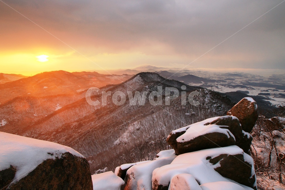 팔봉산,충청남도,서산팔봉산,팔봉산설경,팔봉산일출,팔봉면어송리,설경,일출,정상,등산,서산관광,서산팔경,겨울,계절,winter,season,자연,풍경,nature,landscape,한국자연풍경,한국자연경관,korea nature landscape,outdoors,옥외,mountain,산