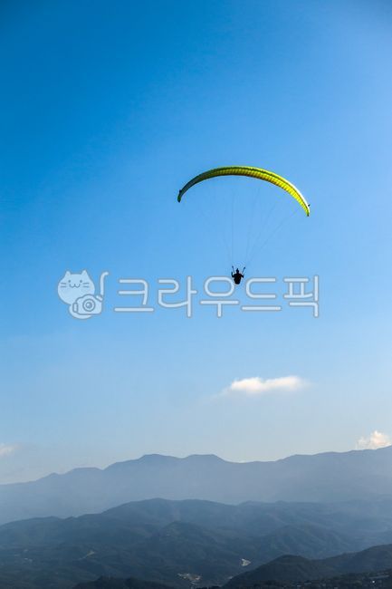 glider,mountain,high,view,action,brave,extreme,joyful,jump,sky,active,adventure,parachute,paraglider,background,wing,wind,blue sky,activity,dangerous,air,scenery,paragliding,freedom,vacation,free,leisure,sports,wallpaper,nature,copyspace,paraglide,outdoor