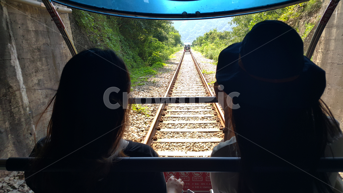 자연,동굴,놀이,레일,레일바이크,railway,traintrack,기찻길,rail,person,사람,human,인간