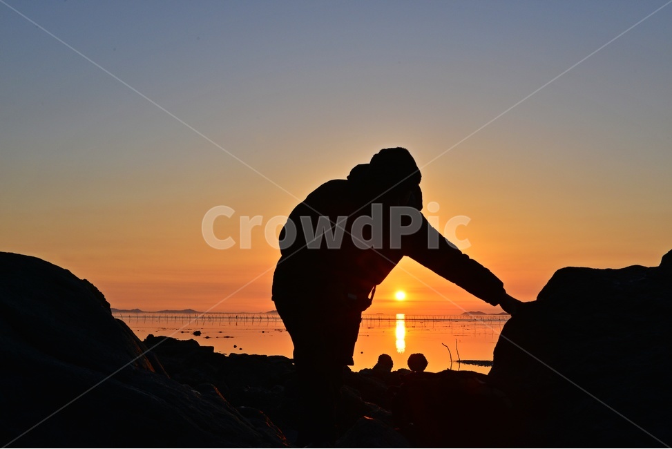 nature,자연,outdoors,옥외,sea,바다,water,물,ocean,대양,shoreline,해안선,coast,연안,영광,백수,백수해변,해변,일몰,황혼,light,빛,flare,플레어,사람,인간,silhouette,실루엣