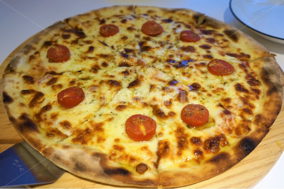 화덕,마르게띠피자,화덕피자,피자,피자치즈,pizza,콤비네이션피자,레스토랑,식재료,요리,food,cook,meal,dishes,빵,bread,양식,서양음식,서양요리,도우,피자도우,westernfood,westerndishes,치즈,토마토,방울토마토,소스,발사믹소스,토마토피자,맛있다,야식,음식,음식,식재료,요리,food,cook,meal,dishes,food reserves,양식,서양음식,서양요리,western food,western dishes,western meal,western cook