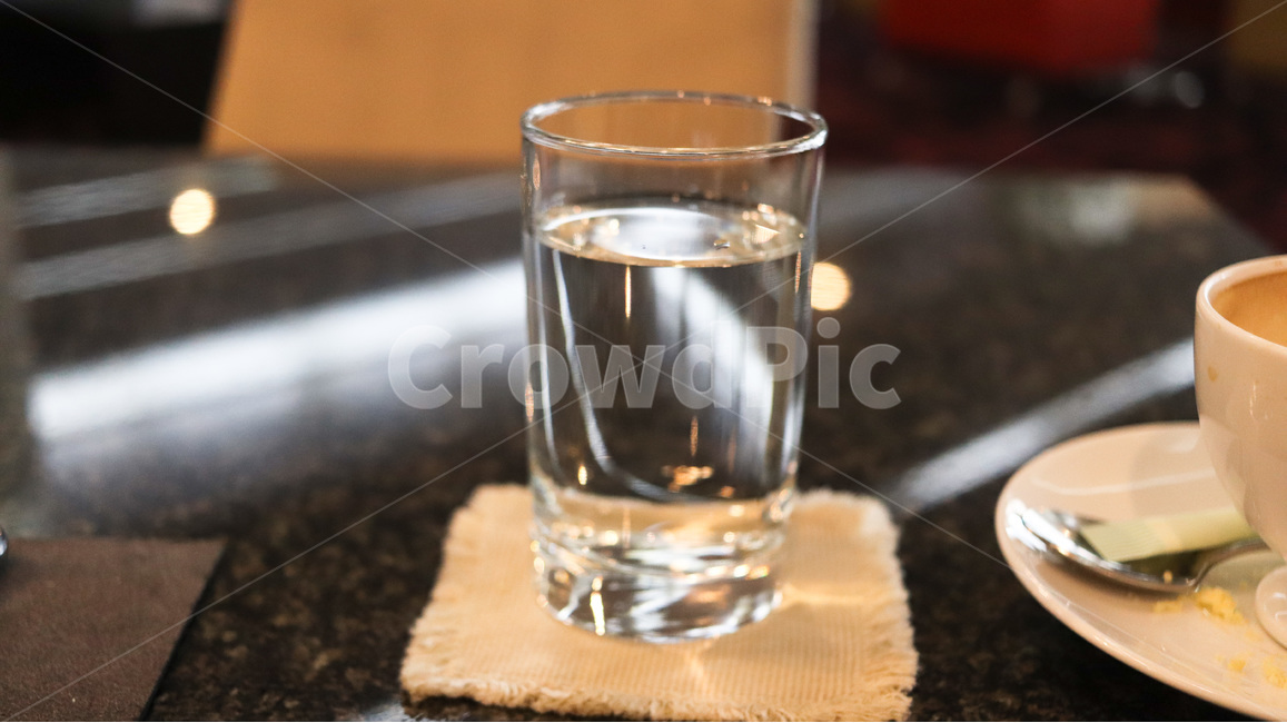 물,물컵,유리컵,햇빛,투명,음료수,drink,beverage