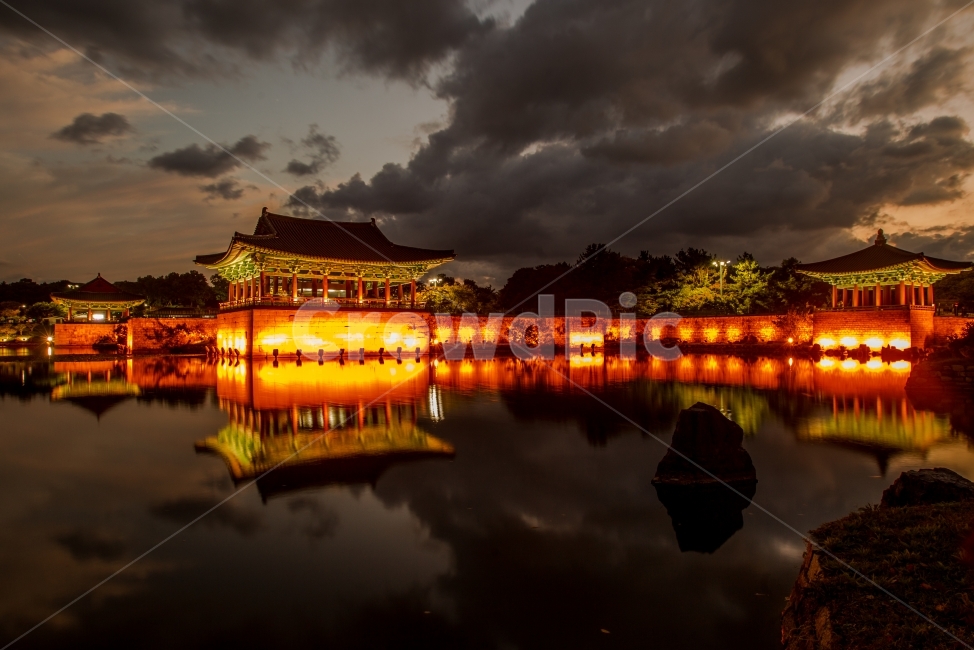 자연,반영,경주,구름,안압지,야경,밤,풍경,nightscape,night,landscape,한국전통,한국문화,korean traditional,korean culture,랜드마크,landmark,tourist attraction,한국랜드마크,한국관광지,한국명소,korea landmark,korea tourist attraction,architecture,건축물,building,건물,shrine,신사,worship,예배