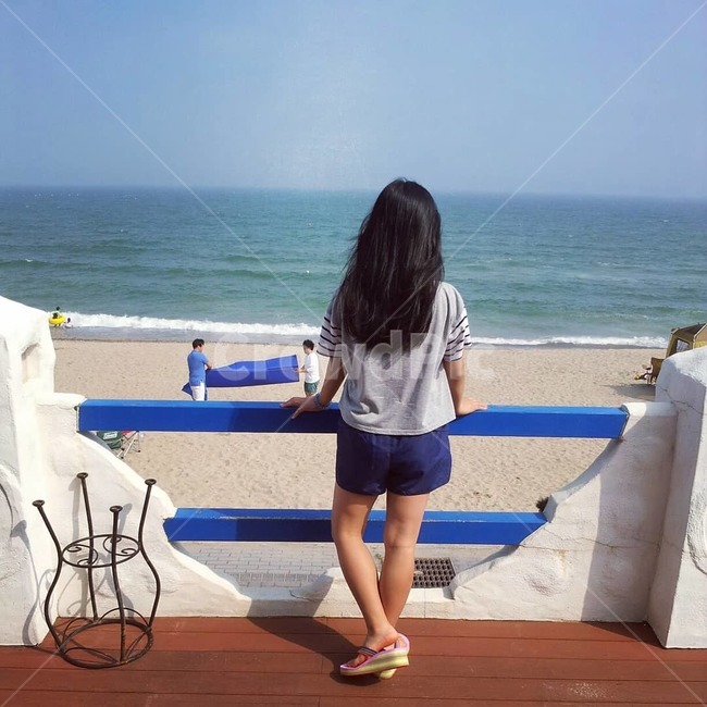 바다,해수욕장,풍경,흑발여자,여름,여자뒷모습