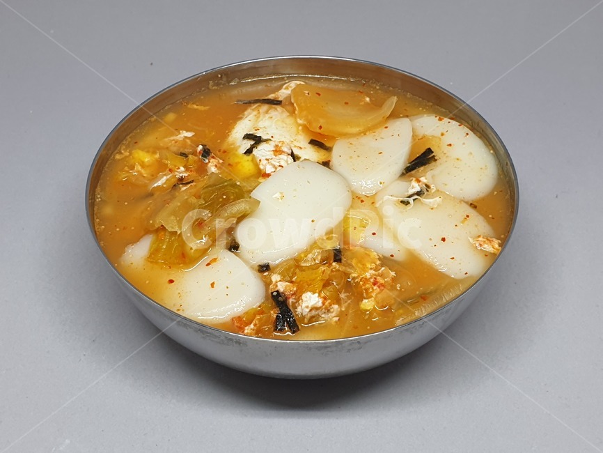 떡국,끼니,한끼,한그릇,요리,조리,메뉴,한국요리,전통요리,명절요리,koreafood,그릇,스댕그릇,meal,dish,사물,오브젝트,object,음식,tteokguk,ricecakesoup,레시피,맛있는,recipe,국물,김치,떡,cook,식기,bowl,식사,한국음식,명절음식,전통음식