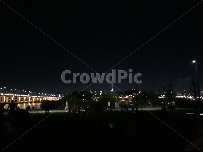 한강,야경,남산타워,피크닉,반포대교,하늘,그라데이션,야경,밤,풍경,nightscape,night,landscape,사람들,대중,군중,other people,crowd,building,건물