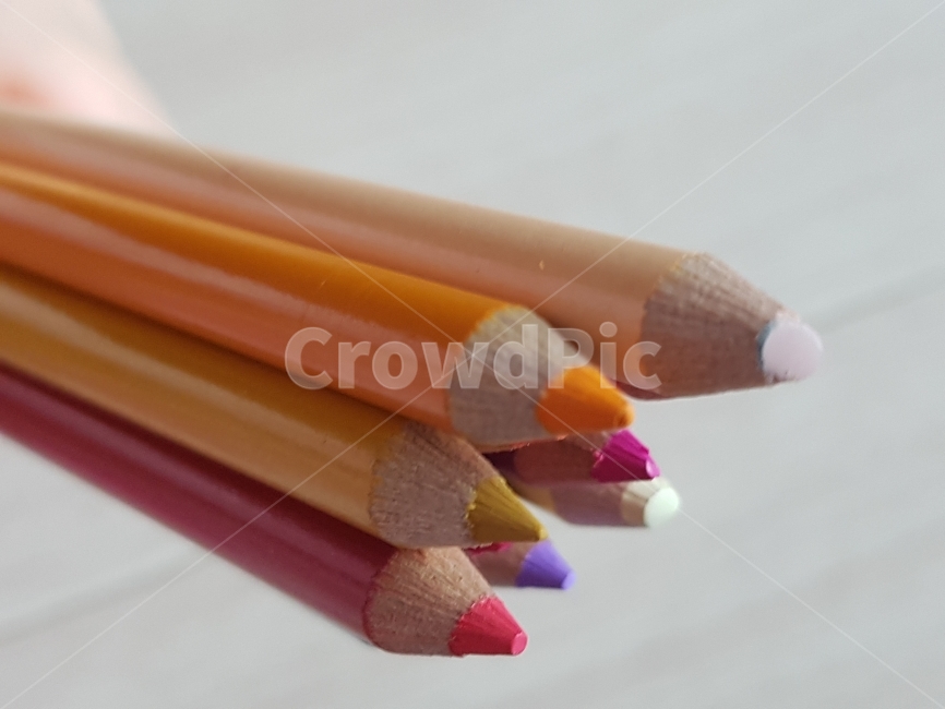 색연필,스마트폰촬영,미술,스케치,이미지,색채감,칼라,컬러,예술,art,사물,물건,오브젝트,thing,object,matter,학용품,문구류,사무용품,school supplies,stationery,office supplies
