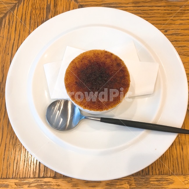 디저트,크렘브륄레,카페,접시,음식,숟가락