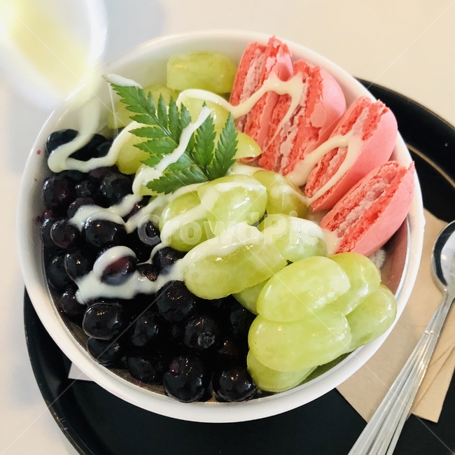 빙수,과일빙수,디저트,과일,dessert,카페,후식,달콤한,상큼한,청포도,블루베리,마카롱,fruit,summer,여름,연유,음식,식재료,요리,food,cook,meal,dishes,food reserves,디저트,간식,후식,dessert,snack