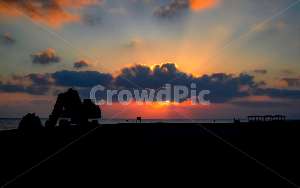 일출,중장비,해변,여명,공사,실루엣,현장,자연,풍경,nature,landscape,실루엣,그림자,silhouette,shadow,outdoors,옥외,sky,하늘,sunset,일몰,dusk,황혼,dawn,새벽,red sky,붉은 하늘,sunlight,햇빛
