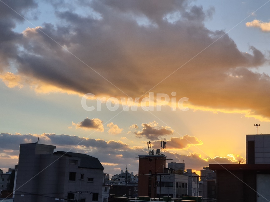 가을,하늘,노을,구름,햇빛,해질녘,동네,건물,빌딩,도시,풍경,city,landscape,한국도시풍경,한국도시경관,korea cityscape,nature,자연,outdoors,옥외,weather,날씨,sky,red sky,붉은 하늘,dusk,황혼,sunset,일몰,dawn,새벽