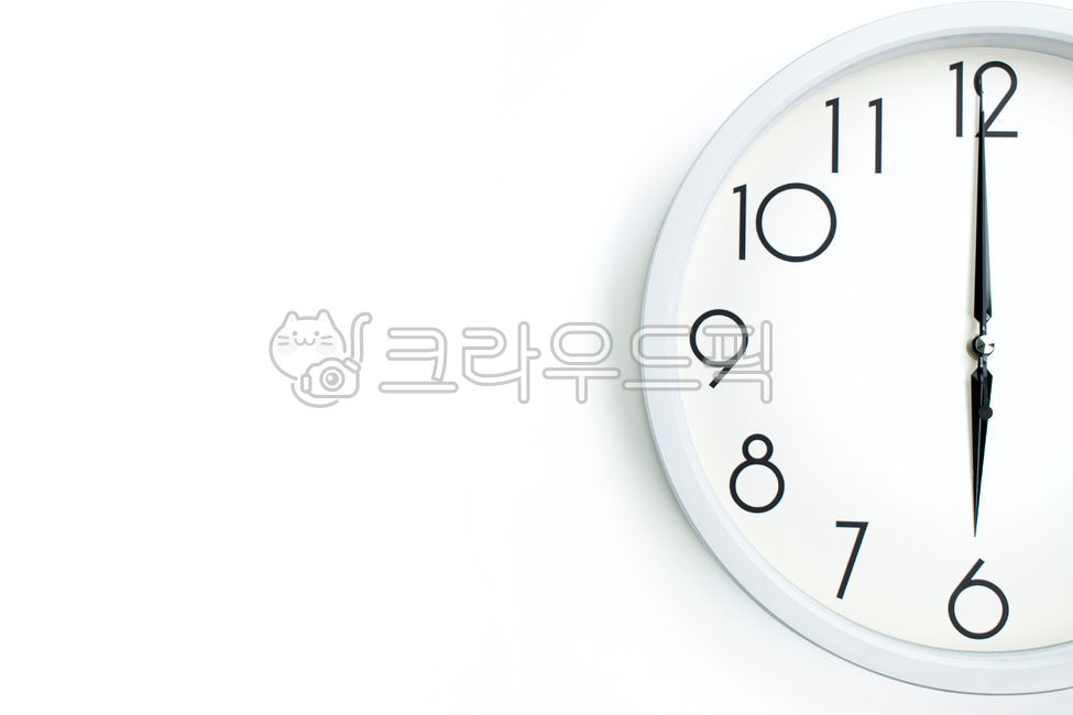 벽시계,흰색,벽,배경,비즈니스,디자인,시간,블랙,화살표,레트로,초침,시침,초,시,분,개념,원,속도,현대,상징,정각,정확한,약속,때,상황,카피공간,동그라미,번호,숫자,오브젝트,기다림,긴장,초조한,카운트다운,analogclock,아날로그시계,clock,시계,6,6시