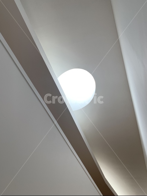 hole,건축물,창문,building,window,건물,천장,빛,구멍