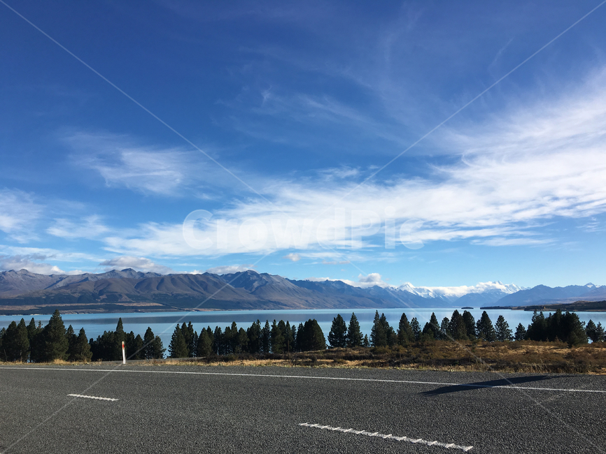 뉴질랜드,호수,푸카키호수,풍경,자연,lakepukaki,newzealand,투명한,물,빙하수,빙하,도로,나무,바탕화면,깨끗한,청정,청정자연,하늘,구름,푸른하늘,자연,풍경,nature,landscape,해외,외국,세계,foreign,oversea,world,세계자연풍경,해외자연풍경,외국자연풍경,world nature landscape,road,asphalt,아스팔트,outdoors,옥외,gravel,자갈,dirt road,흙길