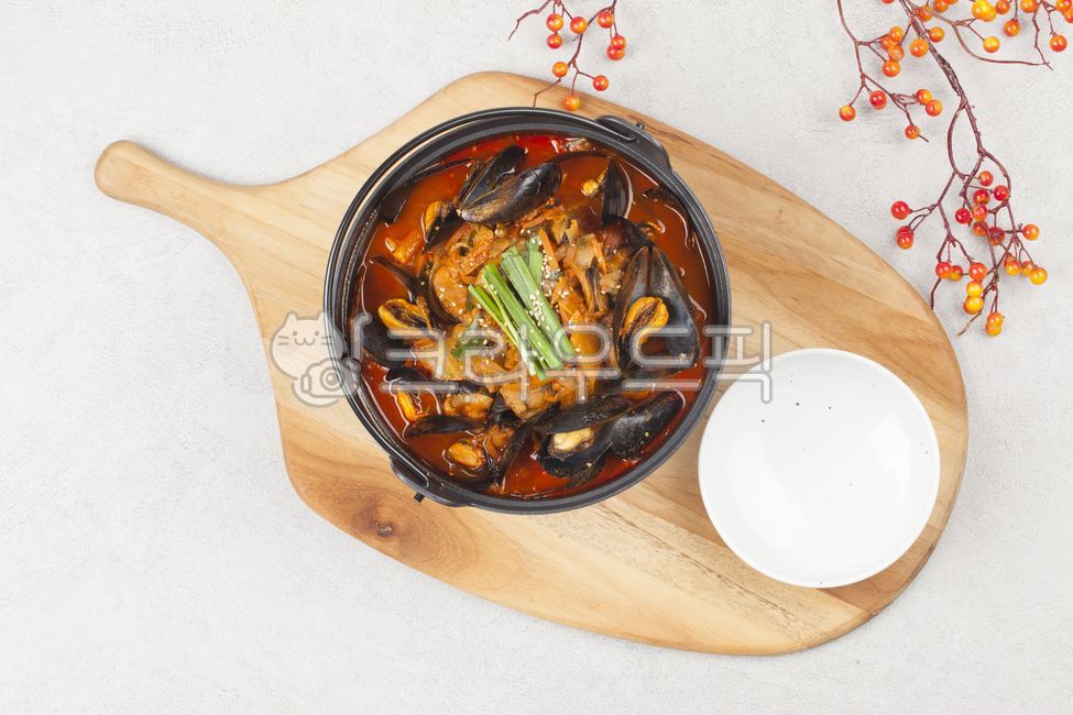 Jjamppong,seafood jjamppong,Chinese food,Chinese,cooking,meal,food,ingredients,noodles,noodle dish