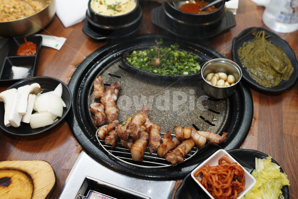 삼겹살,고기,돼지,음식,육류,육식,구이,먹거리,술안주,푸드,food,식품,meal,식사,dish,요리,음식,식재료,요리,food,cook,meal,dishes,food reserves,육류,고기,meat,한식,한국음식,한국요리,korean food,korean dishes,korean meal,korean cook