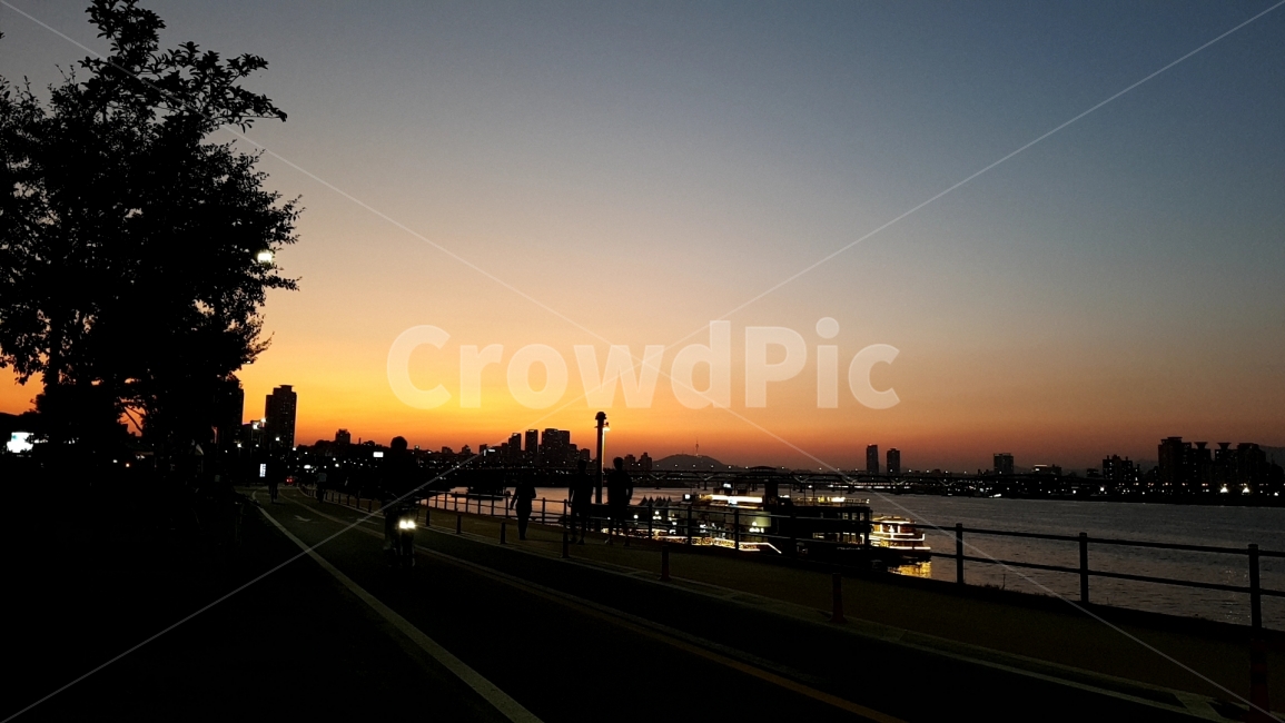 한강,자연,실루엣,자전거,노을,풍경,강변,저녁,도시,풍경,city,landscape,한국도시풍경,한국도시경관,korea cityscape,road,도로,freeway,고속 도로,highway,고속도로